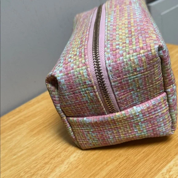 Vince Camuto Pastel Woven Cosmetic Bag 💕 - Picture 9 of 17